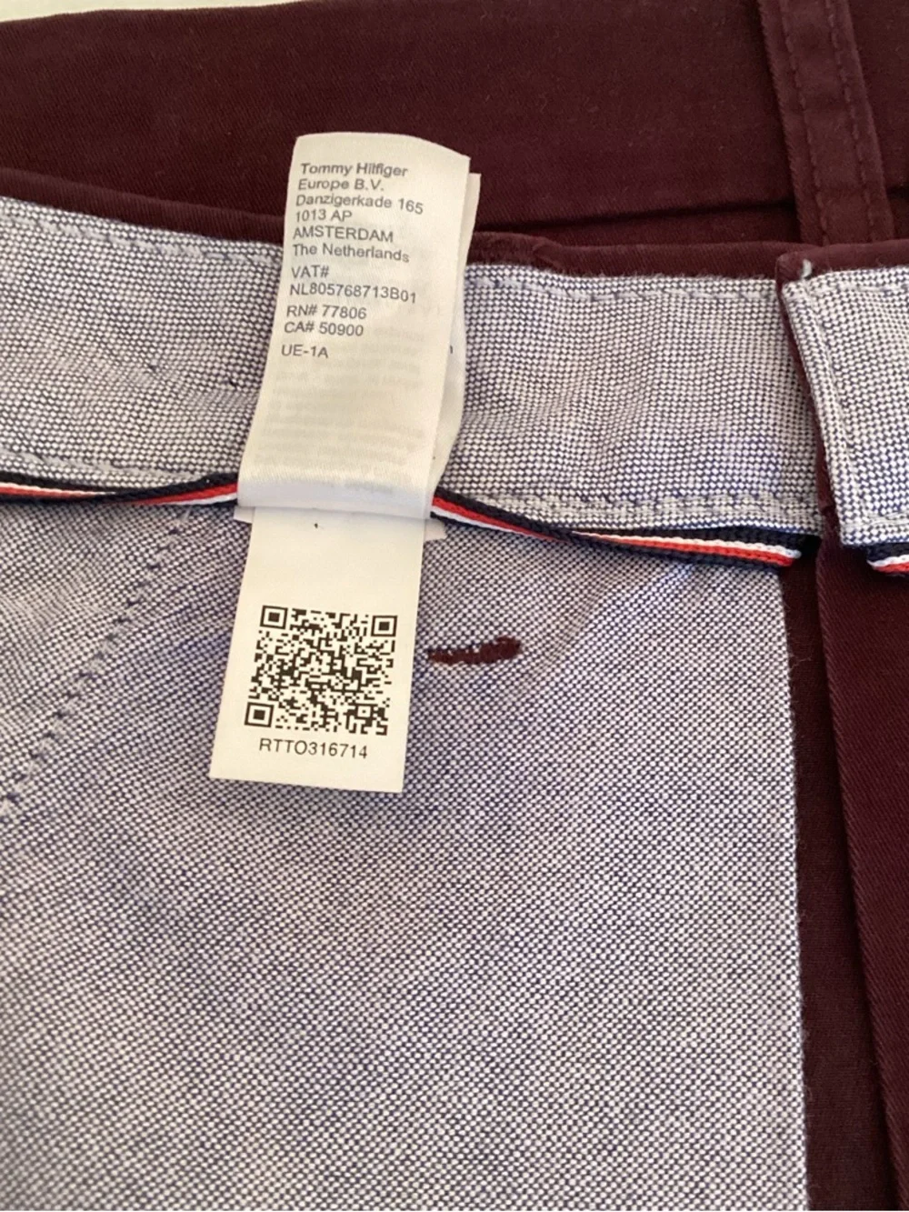 Tommy Hilfiger Chino Shorts Men's 34 Burgundy Maroon Classic Fit Stretch